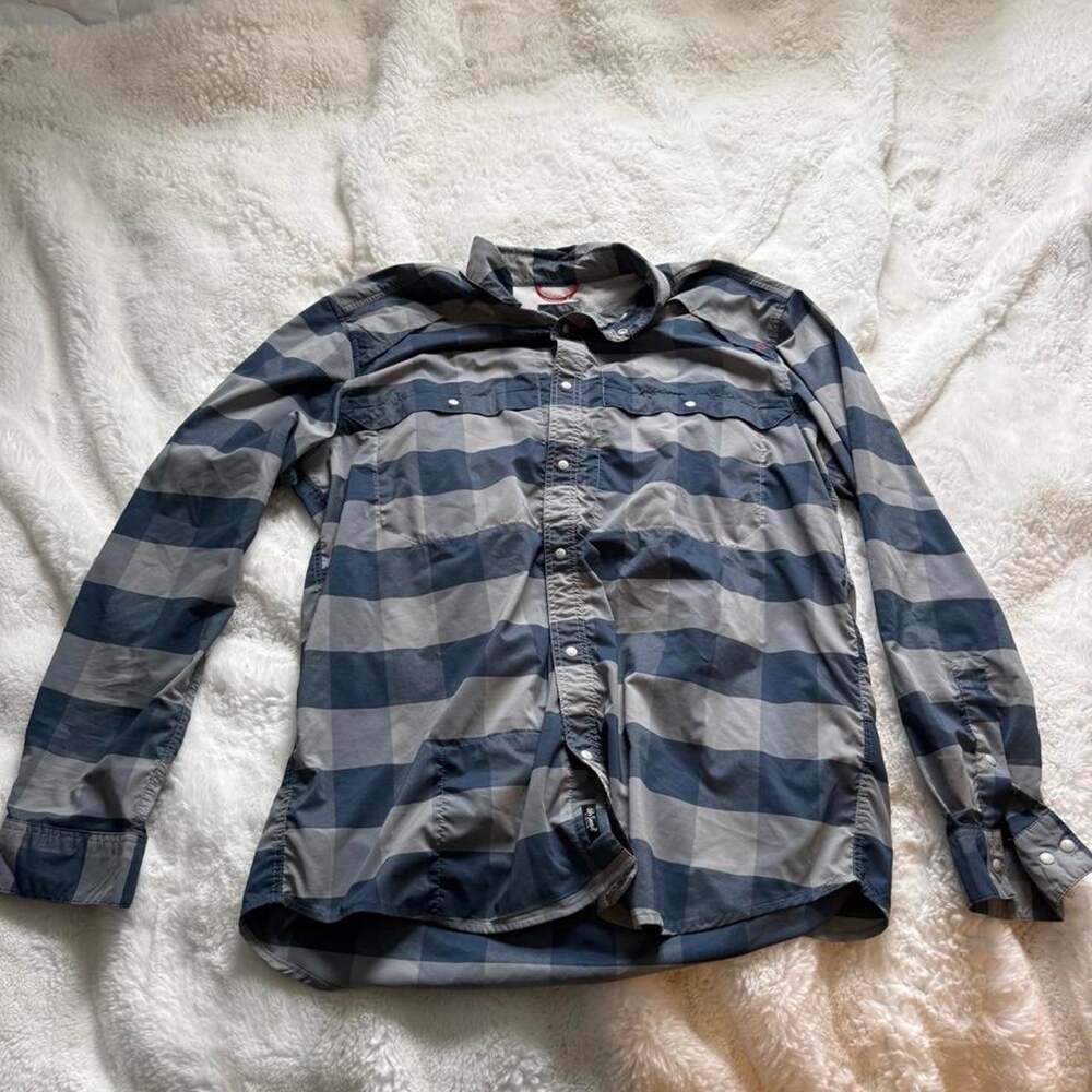 6th sense fishing blue button down